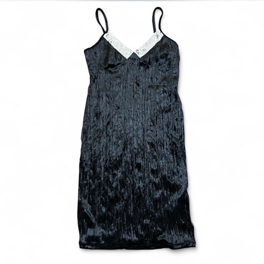 Stylish Black Dress with Lace Detail Perfect For New Years